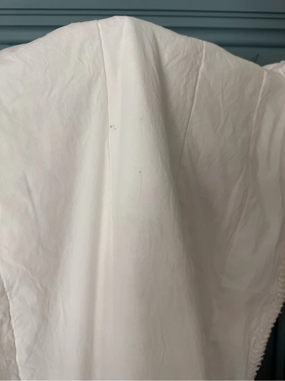 Shabby chic comforter twin (minor flaw) - Picture 4 of 7